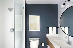 Hampton by Hilton Grand Cayman Seven Mile Beach