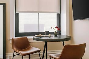 Sonder by Marriott Bonvoy Jewelers Row Apartments Millenium Park