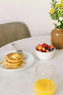 Sonder by Marriott Bonvoy Jewelers Row Apartments Millenium Park