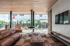 Your Luxury Escape - Beach Box