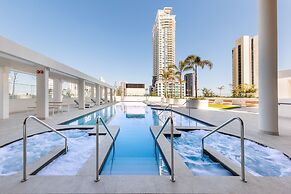 Meriton Suites Surfers Paradise