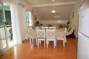 Sea View Apartment on Walking Distance to sea