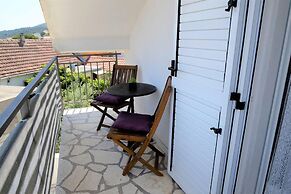 Sea View Apartment on Walking Distance to sea