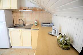 Sea View Apartment on Walking Distance to sea