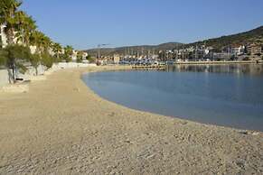 Sea View Apartment on Walking Distance to sea