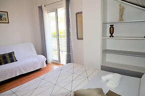 Sea View Apartment on Walking Distance to sea