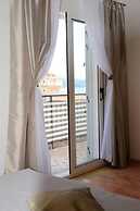 Sea View Apartment on Walking Distance to sea