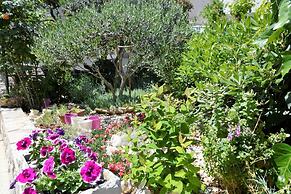 Sea View Apartment on Walking Distance to sea