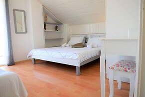 Sea View Apartment on Walking Distance to sea