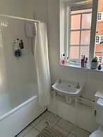 Charming 3-bed Apartment in London