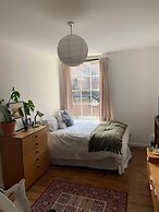 Charming 3-bed Apartment in London