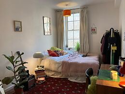 Charming 3-bed Apartment in London