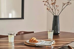 Sonder by Marriott Bonvoy Britain Quay Apartments Grand Canal Square