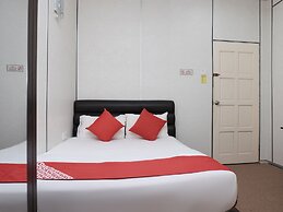 OYO 90180 Gemilang Hotel Kerteh