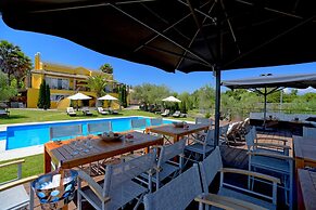 Beautiful 9-bed Villa in Gouvia With Tennis Court