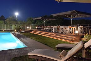 Beautiful 9-bed Villa in Gouvia With Tennis Court