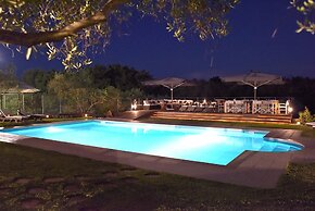 Beautiful 9-bed Villa in Gouvia With Tennis Court