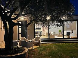 Cozy, Spacious and Fenced Holiday Home Near the Sea