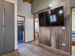 Cozy, Spacious and Fenced Holiday Home Near the Sea