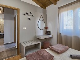 Cozy, Spacious and Fenced Holiday Home Near the Sea