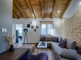 Cozy, Spacious and Fenced Holiday Home Near the Sea