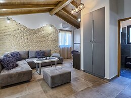 Cozy, Spacious and Fenced Holiday Home Near the Sea