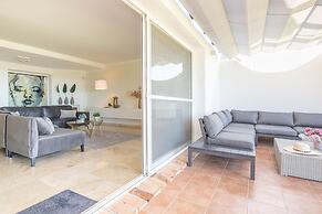 Apt Mairena Forest sea View & Pool