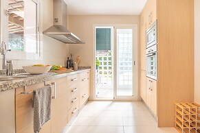 Apt Mairena Forest sea View & Pool