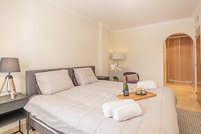 Apt Mairena Forest sea View & Pool