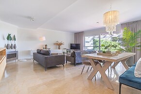 Apt Mairena Forest sea View & Pool