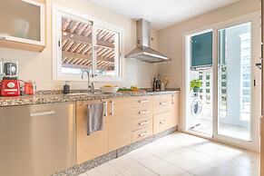 Apt Mairena Forest sea View & Pool