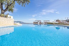 Apt Mairena Forest sea View & Pool