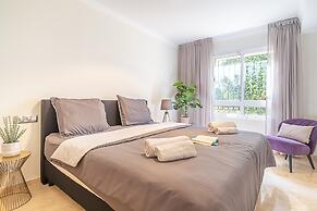 Apt Mairena Forest sea View & Pool