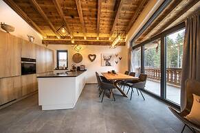 Ornate Chalet in Neukirchen near Wildkogel Ski Arena