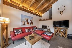 Ornate Chalet in Neukirchen near Wildkogel Ski Arena