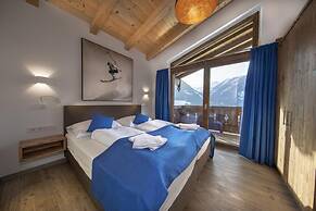 Alpine Chalet With Ski-in Access