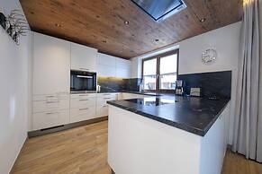Alpine Chalet With Ski-in Access
