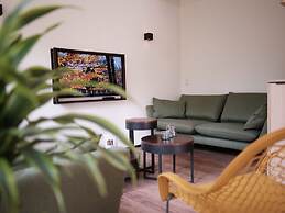 Spacious Lodge, 2 Bathrooms, Near Maastricht