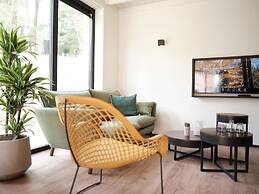 Spacious Lodge, 2 Bathrooms, Near Maastricht