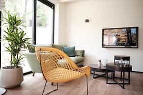 Spacious Lodge, 2 Bathrooms, Near Maastricht