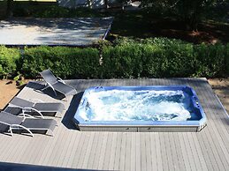 Luxurious Countryside Holiday Home With Garden