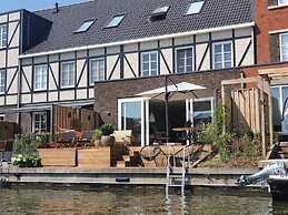 Spacious Holiday Home in Alkmaar With Garden