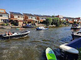 Spacious Holiday Home in Alkmaar With Garden