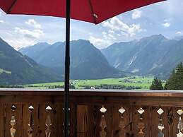 Affluent Chalet in Neukirchen near Wildkogel Ski Arena