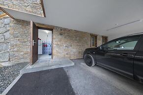 Affluent Chalet in Neukirchen near Wildkogel Ski Arena