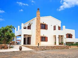 Beautiful Large Villa With Pool and sea View at Nice Georgioupolis