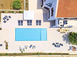 Beautiful Large Villa With Pool and sea View at Nice Georgioupolis