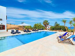 Beautiful Large Villa With Pool and sea View at Nice Georgioupolis