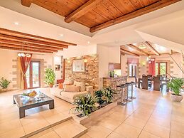 Beautiful Large Villa With Pool and sea View at Nice Georgioupolis