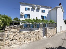 Modern Holiday Home With Jacuzzi